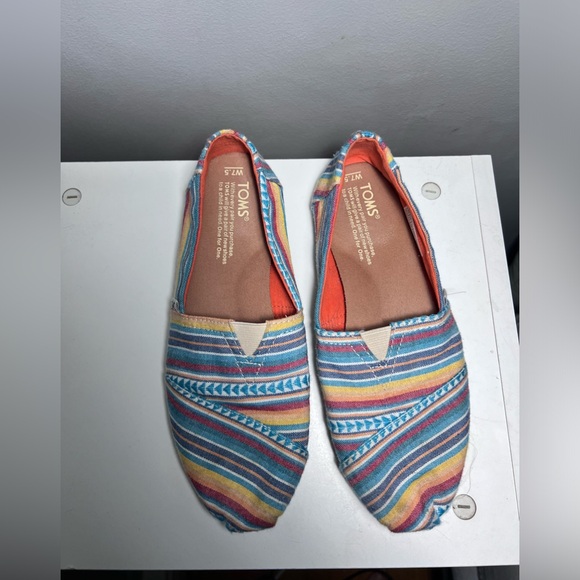 Like New Toms _ Women’s 7.5 - Picture 2 of 6